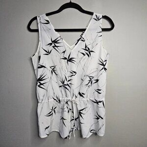 women white sleeveless vest